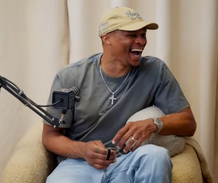 乐鱼体育官方网站-这家伙笑的!威少称参加威嫂播客像是在约会 威嫂否认 威少:就是