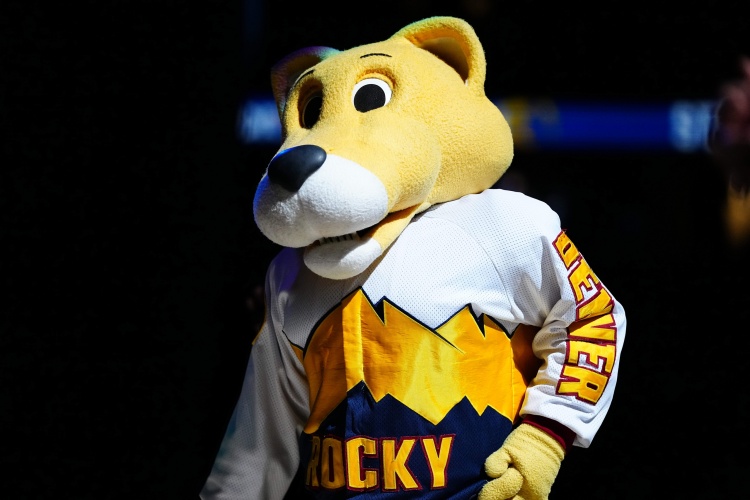 乐鱼体育官方网站-三十余年的家族事业!吉祥物Rocky起诉掘金非法解雇&歧视残障人士
