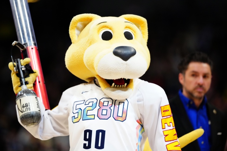 乐鱼体育官方网站-三十余年的家族事业!吉祥物Rocky起诉掘金非法解雇&歧视残障人士