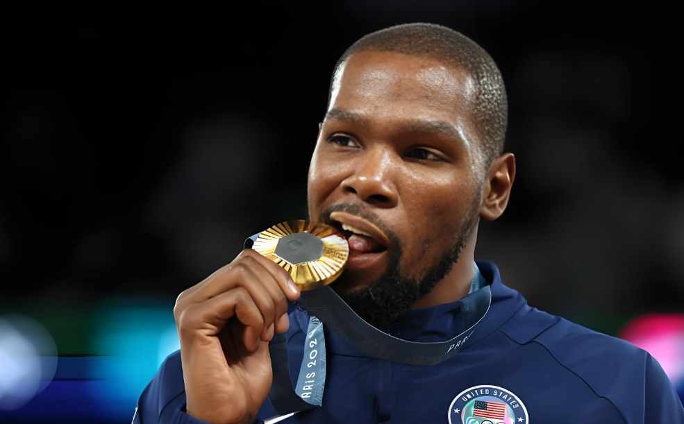 乐鱼体育官方网站-过客or巨星?36岁阿杜的最后机会!