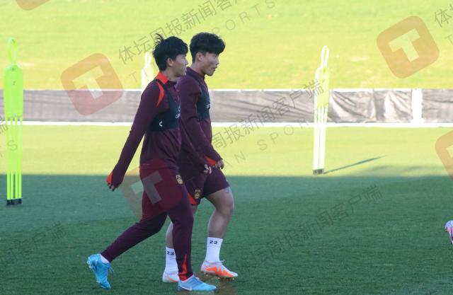 1728438903636030538.jpg 乐鱼体育-决胜边路?国足未雨绸缪两翼换将 最后一练再斟酌