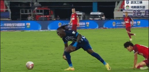 1727618464336067888.gif 乐鱼体育下载-【中超】若卡补射徐浩峰被罚下 三镇1比0胜十人河南