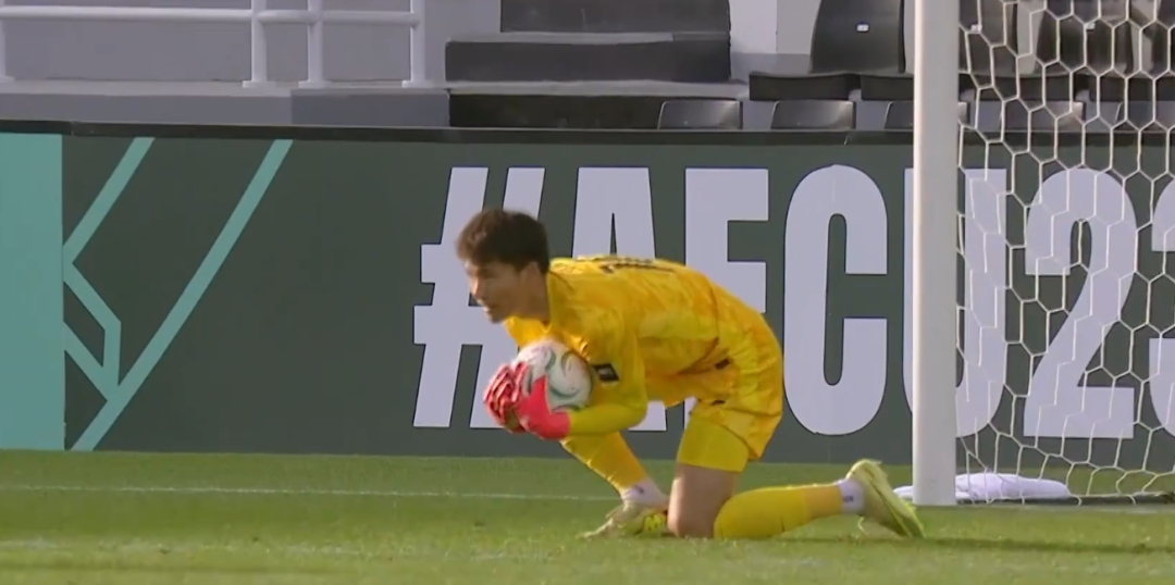 乐鱼体育官方网站-国足新长城？李昊U23亚洲杯3场零封 扑单刀+拒自家队友头槌“乌龙”