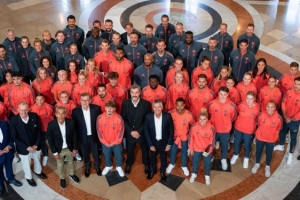 官方：拜仁男足、女足上赛季双双夺冠，球队获巴伐利亚州州长表彰