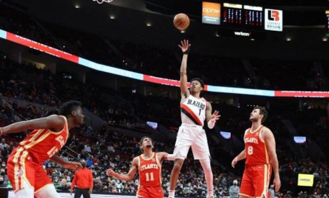 乐鱼体育下载-双枪缺阵开拓者爆发 生涯之夜西蒙斯化悲痛为力量